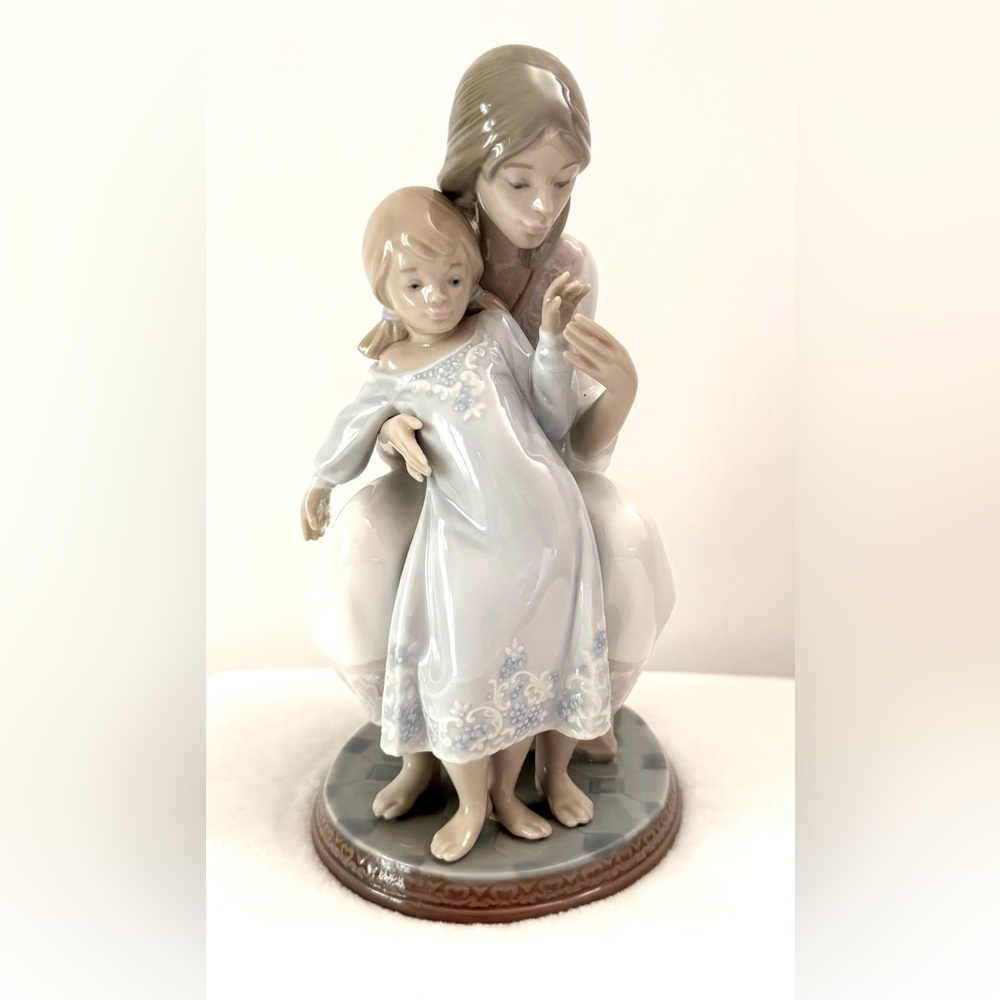 Lladro Oval Base “ Mother and Daughter “ porcelain figurine